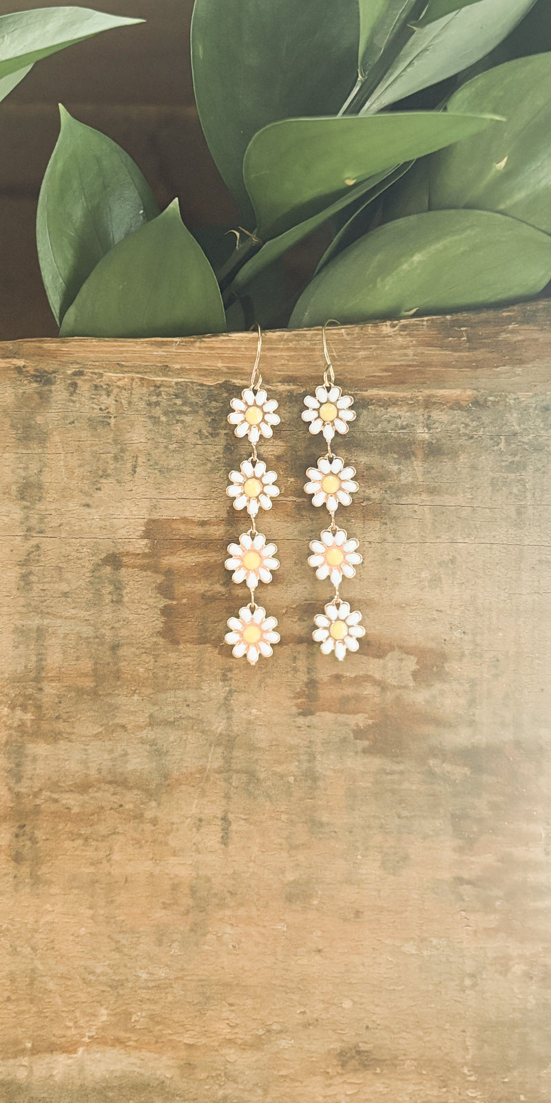 Beautiful Gold Daisy Earrings