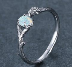 Elegant Women's Natural Moonstone Ring